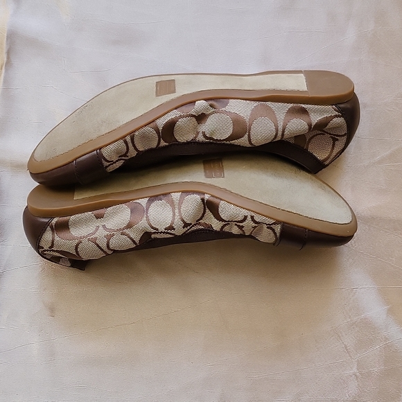 Coach Chelsea NWOB ladies ballet flats.Size 9.5B - Picture 3 of 12